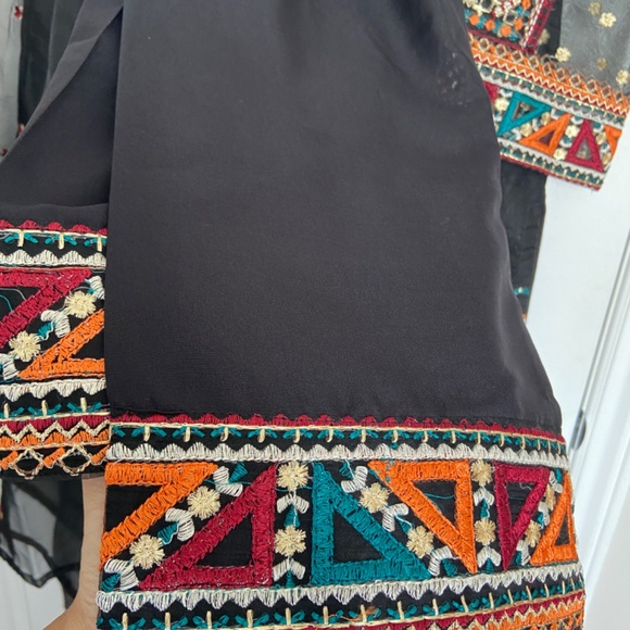 3 piece suit fancy embroidered mirrored like new shalwar kameez - Picture 4 of 8